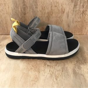Cougar Women’s Leona Gray Suede Sport Sandal. Size: 10